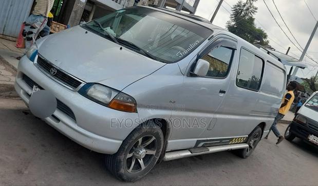 Toyota Regius 1998 Gray