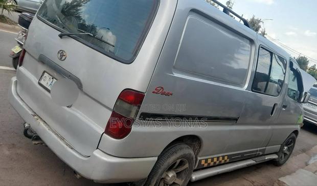 Toyota Regius 1998 Gray
