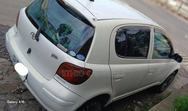Toyota Vitz 2004 White
