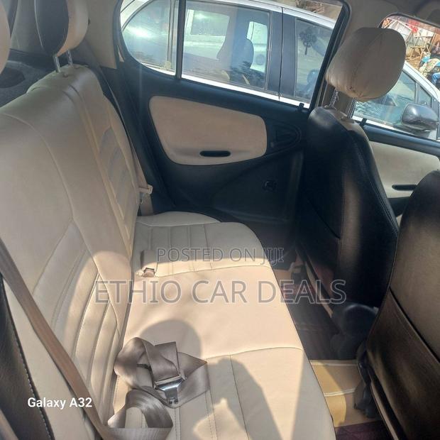 Toyota Vitz 2004 White