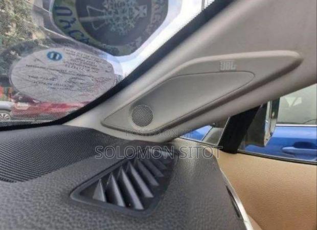 Toyota RAV4 XLE Premium 2021