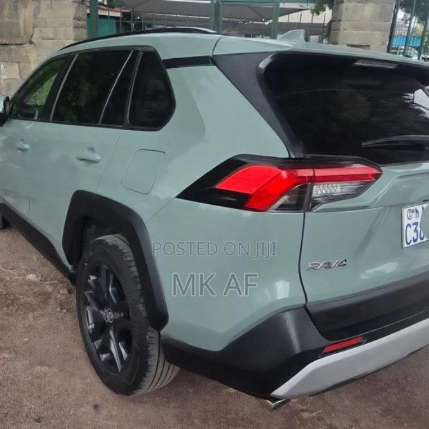Toyota RAV4 2022 Green