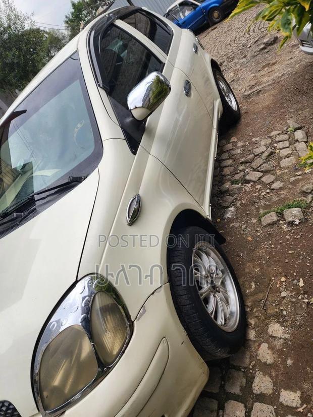 Toyota Yaris 2004 White