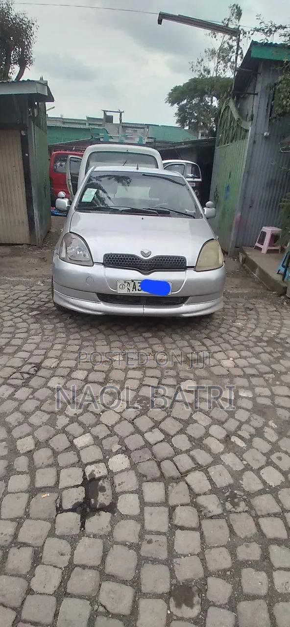 Toyota Vitz 2001 Gray