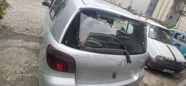 Toyota Vitz 2001 Gray
