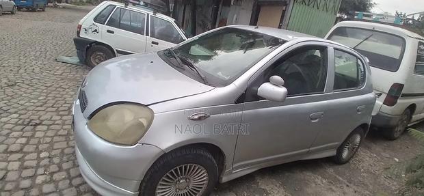 Toyota Vitz 2001 Gray