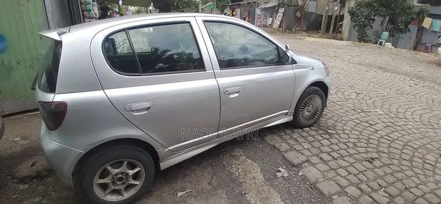 Toyota Vitz 2001 Gray