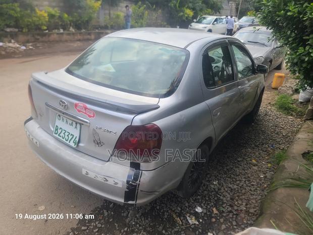 Toyota Platz 2005 Silver