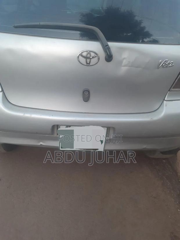 Toyota Vitz 2001 Silver