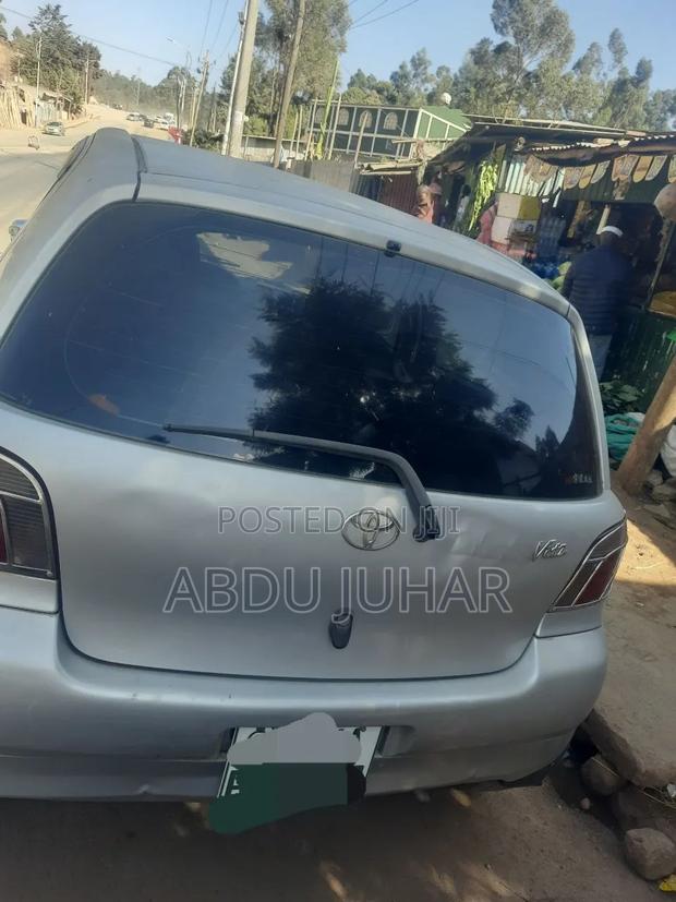 Toyota Vitz 2001 Silver