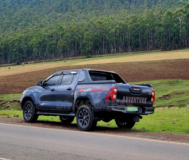 Toyota Hilux 2021 Gray