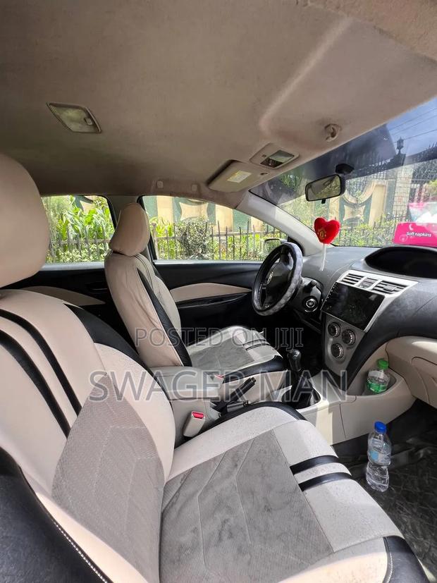 Toyota Belta 2007 Gray