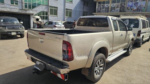 Toyota Hilux 2008 Gold