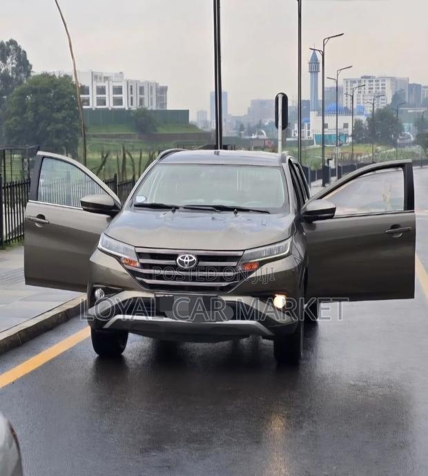 Toyota Rush 2022 Gray