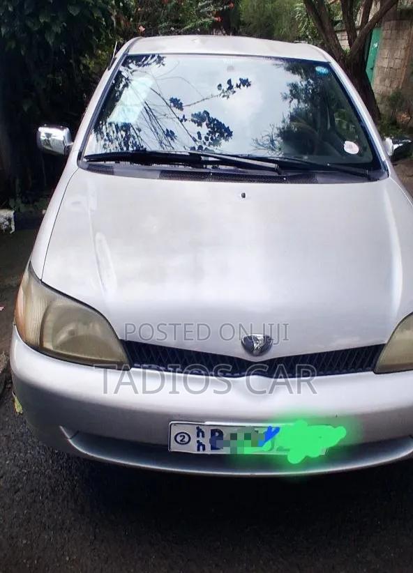 Toyota Platz 2001 Silver