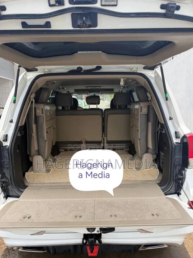 Toyota Land Cruiser 2010 White