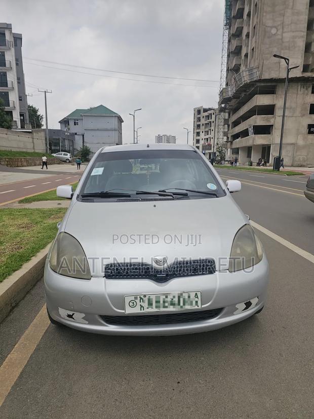 Toyota Vitz 2001 Silver
