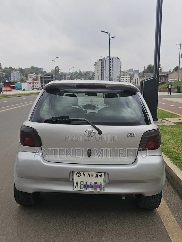 Toyota Vitz 2001 Silver