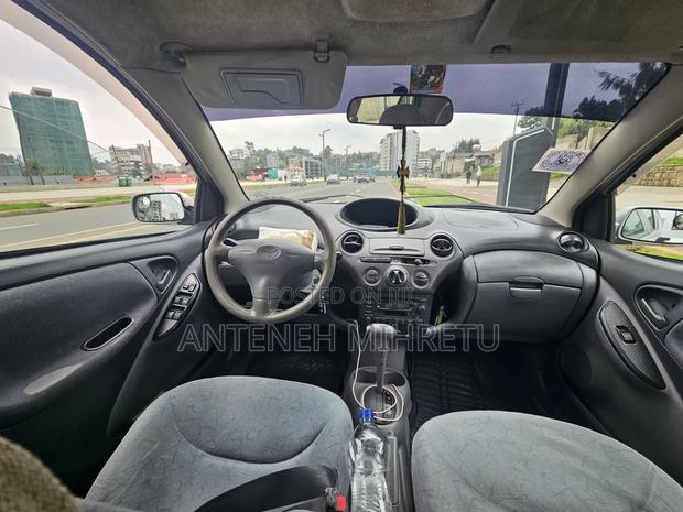 Toyota Vitz 2001 Silver