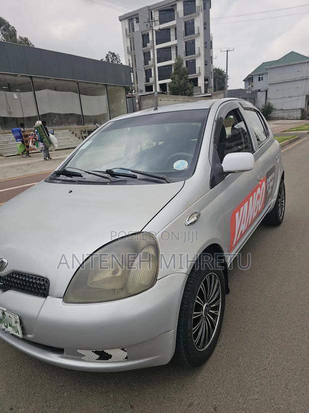 Toyota Vitz 2001 Silver