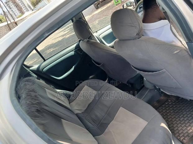 Toyota Vitz 2000 Silver
