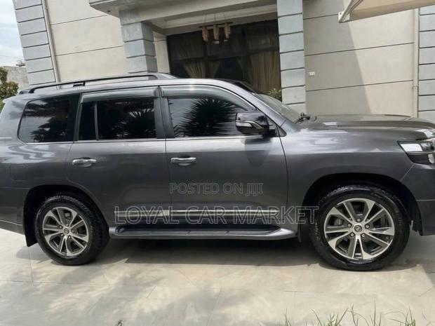 Toyota Hilux 2020 Gray
