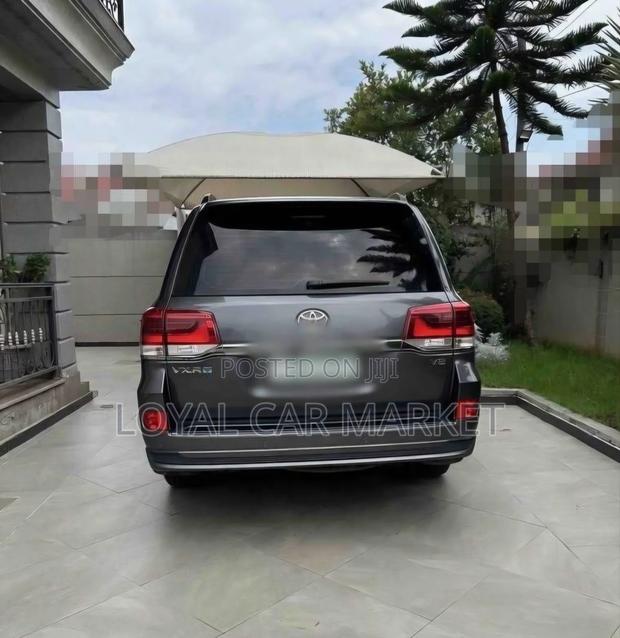 Toyota Hilux 2020 Gray