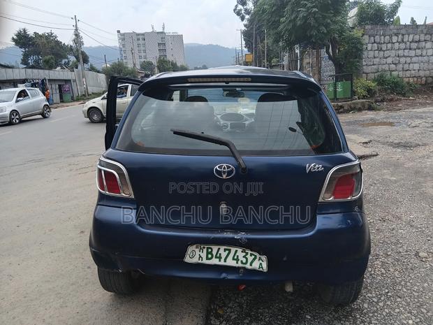 Toyota Vitz 2001 Blue