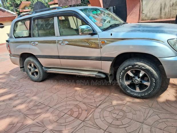 Toyota Land Cruiser 2006 Purple