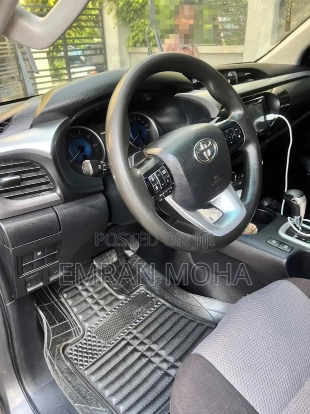 Toyota Hilux 2017 Gray