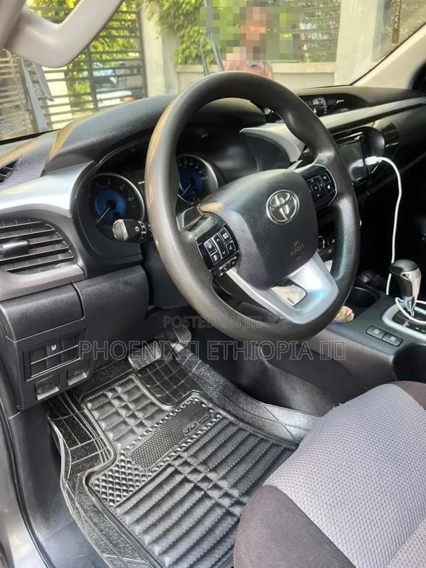 Toyota Hilux 2017 Gray