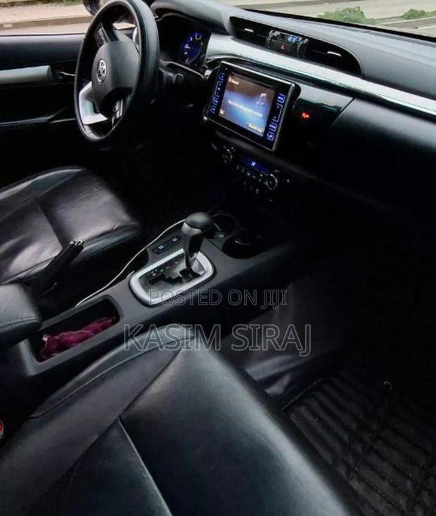 Toyota Hilux 2018 Blue