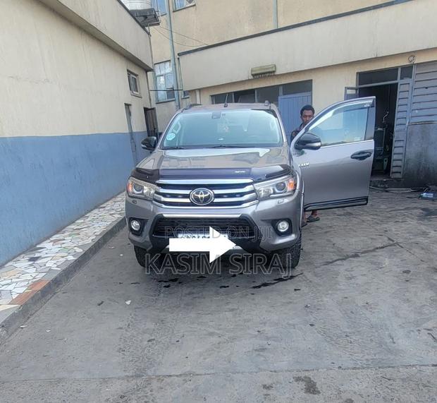 Toyota Hilux 2018 Blue