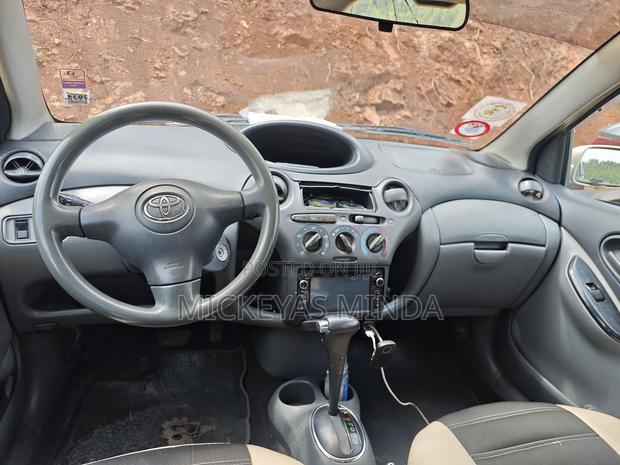Toyota Vitz 2002 Gray
