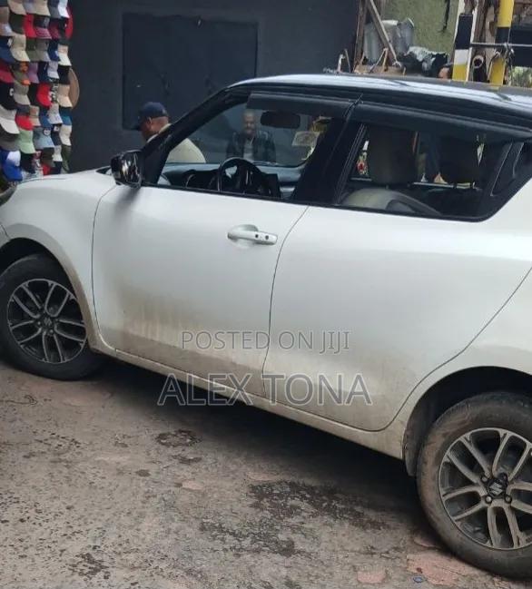 Suzuki Swift 2022 White