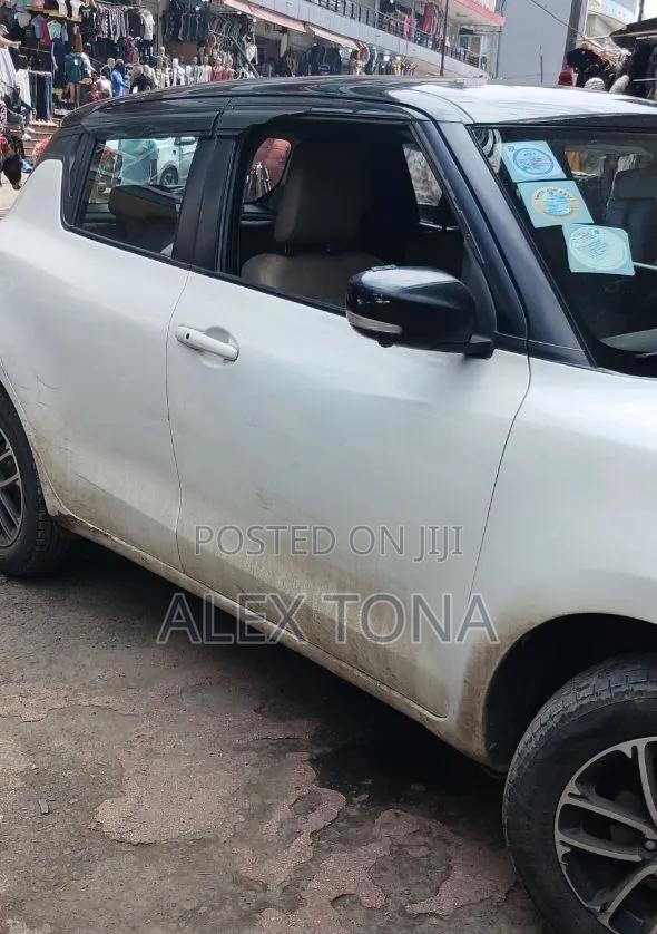 Suzuki Swift 2022 White