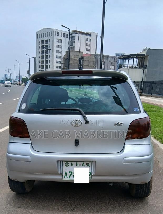 Toyota Vitz 2002 Silver