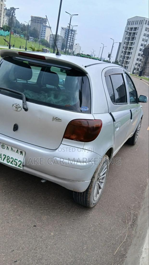 Toyota Vitz 2002 Silver