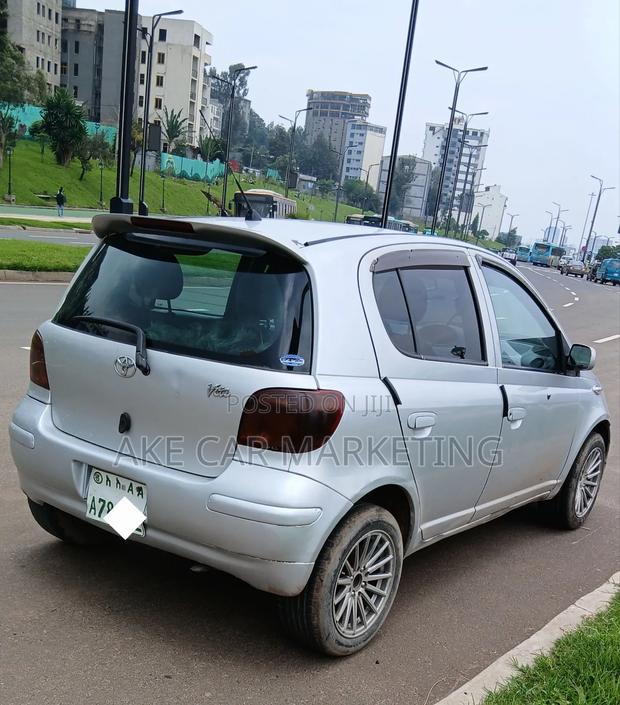 Toyota Vitz 2002 Silver