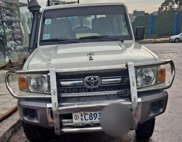 Toyota Land Cruiser 2016 White