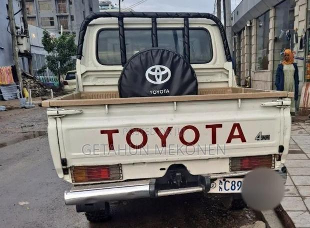 Toyota Land Cruiser 2016 White