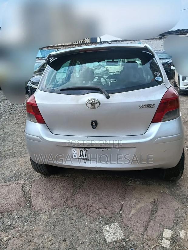 Toyota Yaris 2010 Silver
