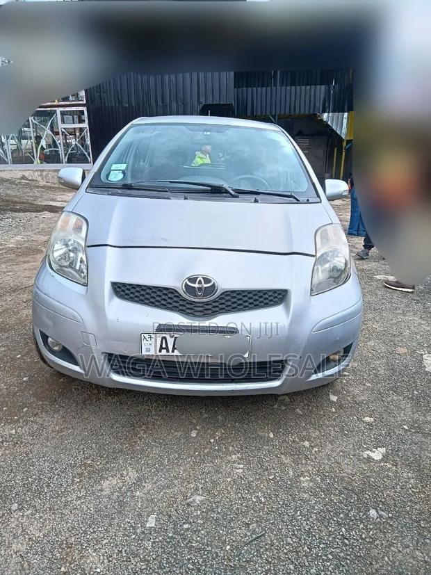 Toyota Yaris 2010 Silver