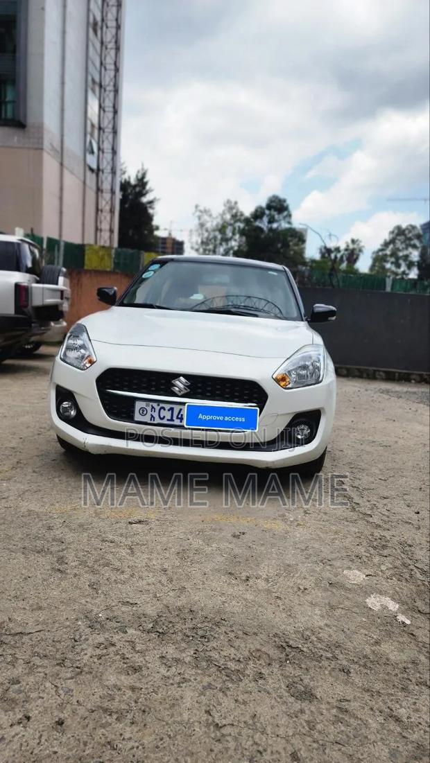 Suzuki Swift 2022 White