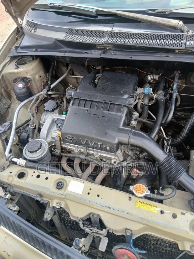 Toyota Belta 2000 Gold