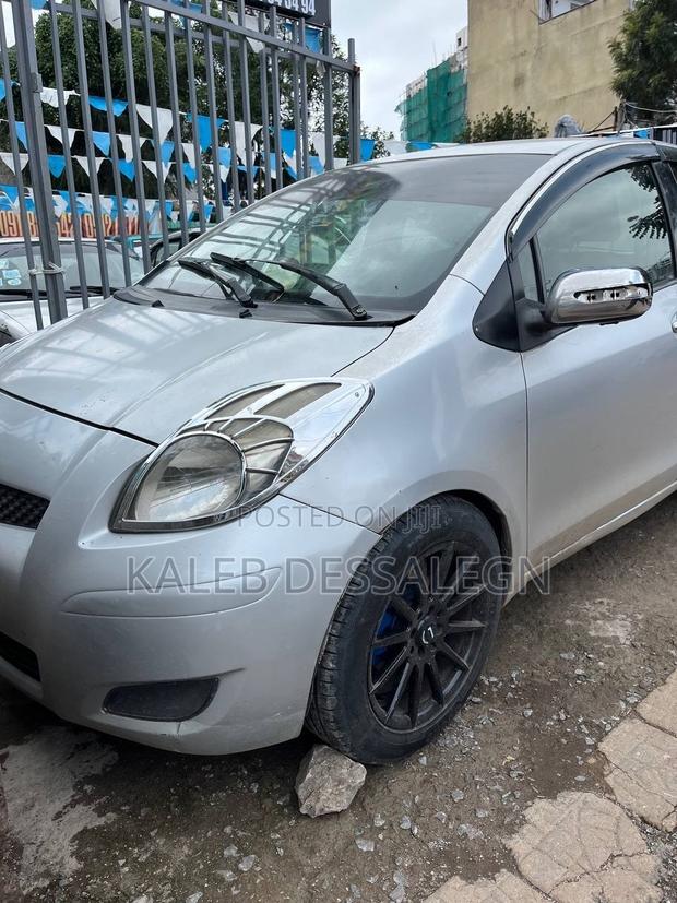 Toyota Yaris 2010 Silver