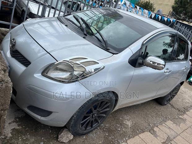 Toyota Yaris 2010 Silver