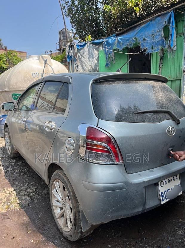 Toyota Yaris 2010 Silver