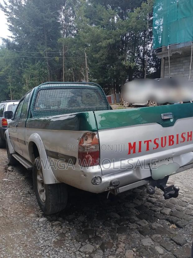 Mitsubishi L200 2000