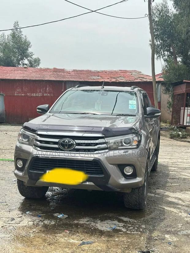 Toyota Hilux 2022 Gold